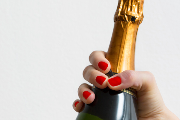 red nails champagne