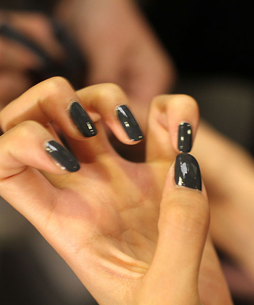 At home vs. in the salon: removing gel and acrylic nails - Treatwell At home vs. in the salon: removing gel and acrylic nails - Treatwell