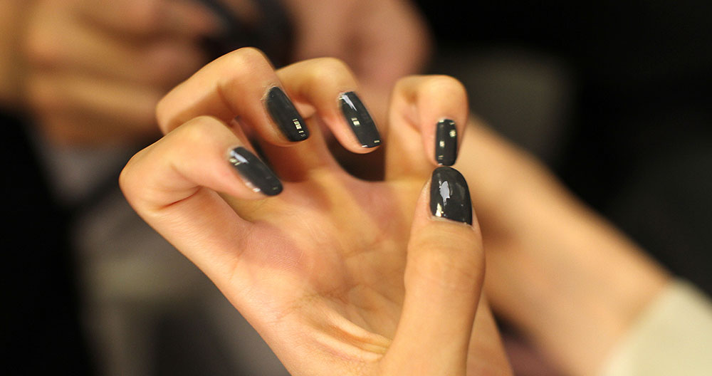 At home vs. in the salon: removing gel and acrylic nails - Treatwell At home vs. in the salon: removing gel and acrylic nails - Treatwell